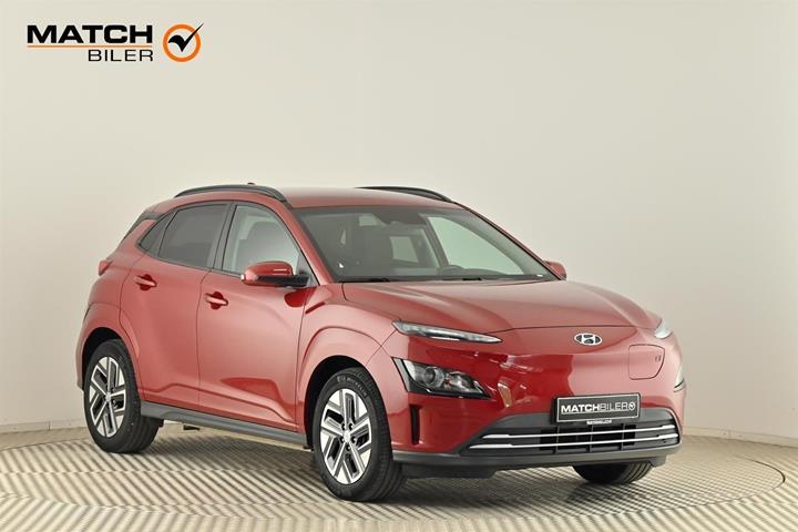 Rød Hyundai Kona fra 2022 set udefra