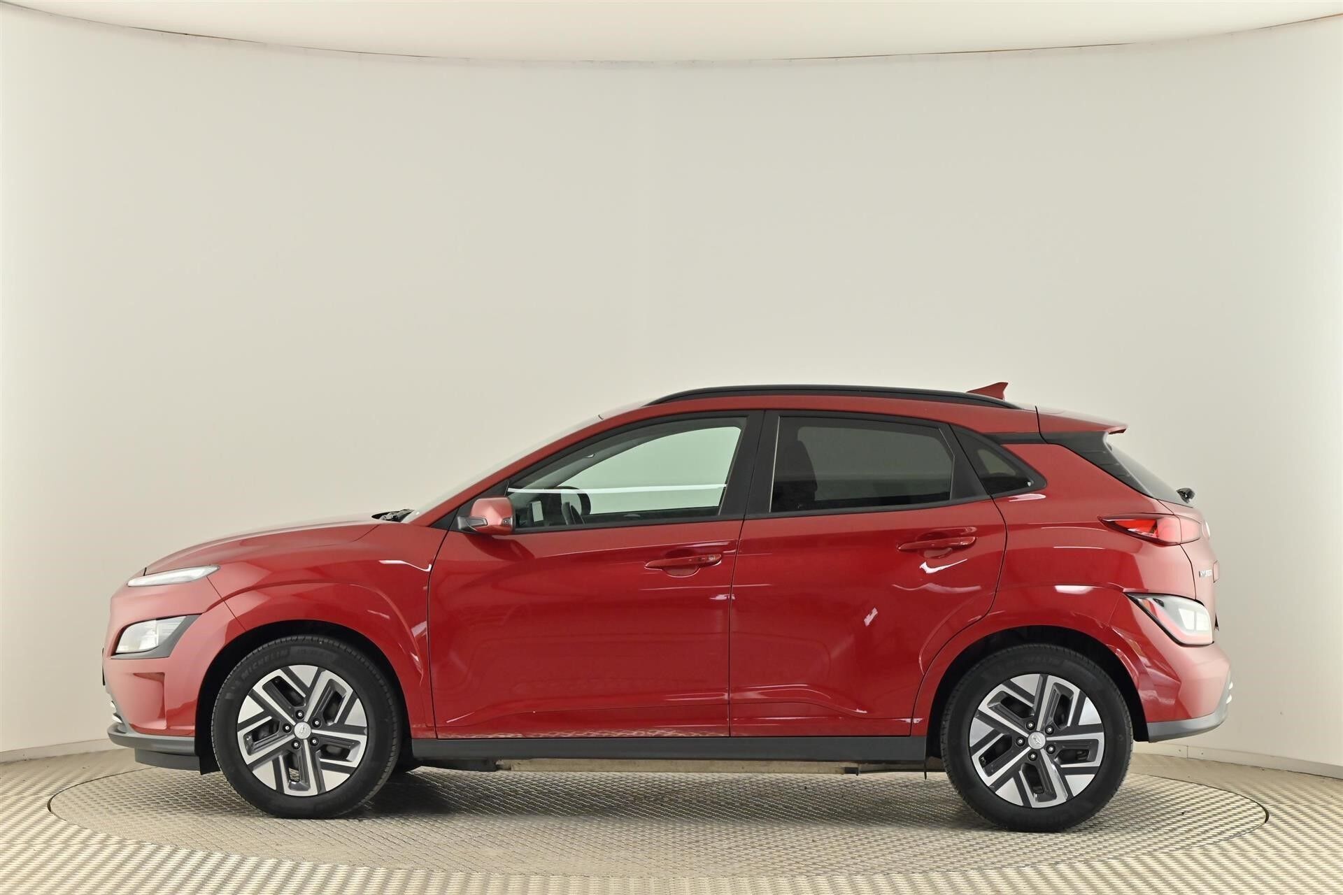 Rød Hyundai Kona fra 2022
