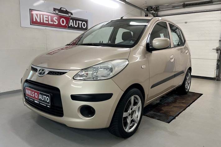 Orange Hyundai i10 fra 2010 set udefra