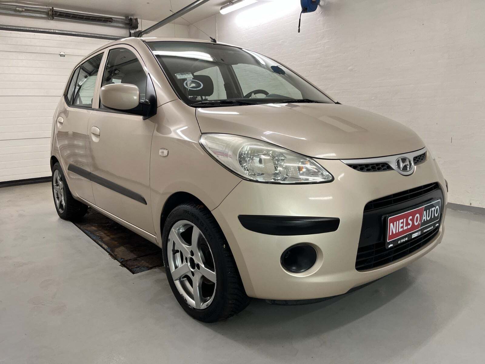 Orange Hyundai i10 fra 2010