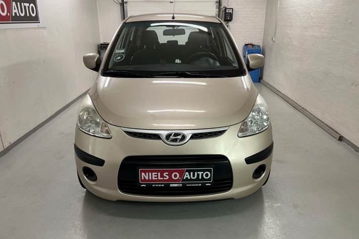 Orange Hyundai i10 fra 2010