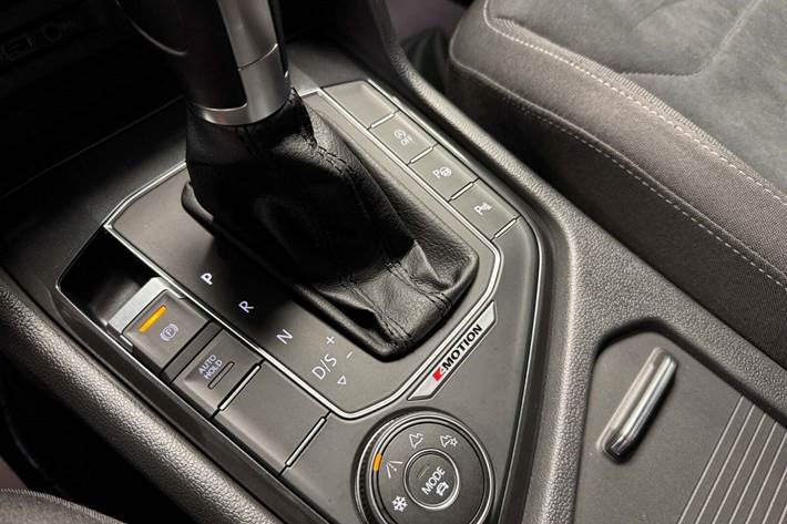 Grå VW Tiguan fra 2018