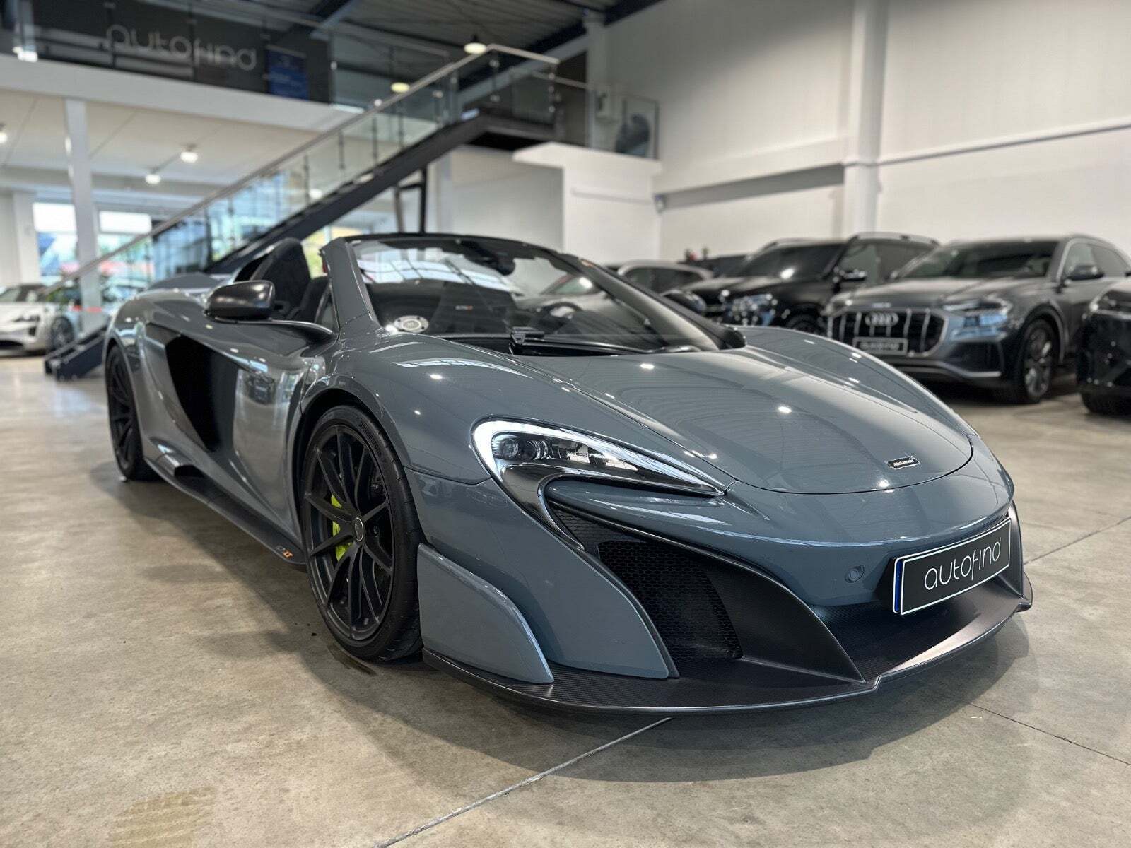 Grå McLaren 675LT fra 2016 set udefra