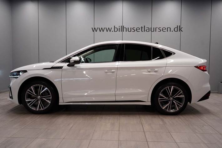 Hvid Skoda Enyaq fra 2023