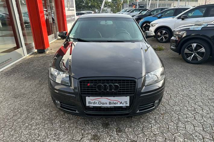 Grå Audi A3 fra 2005
