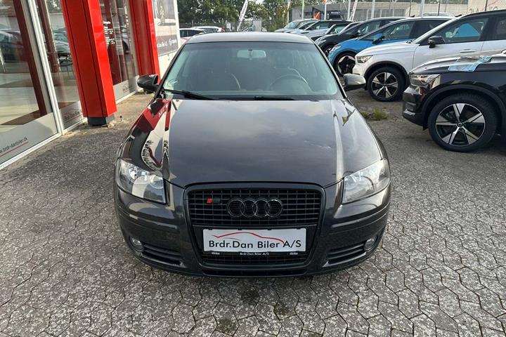 Grå Audi A3 fra 2005