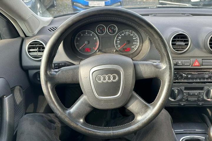 Grå Audi A3 fra 2005