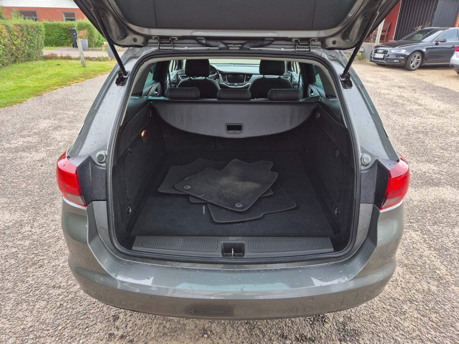 Grøn Opel Astra fra 2018