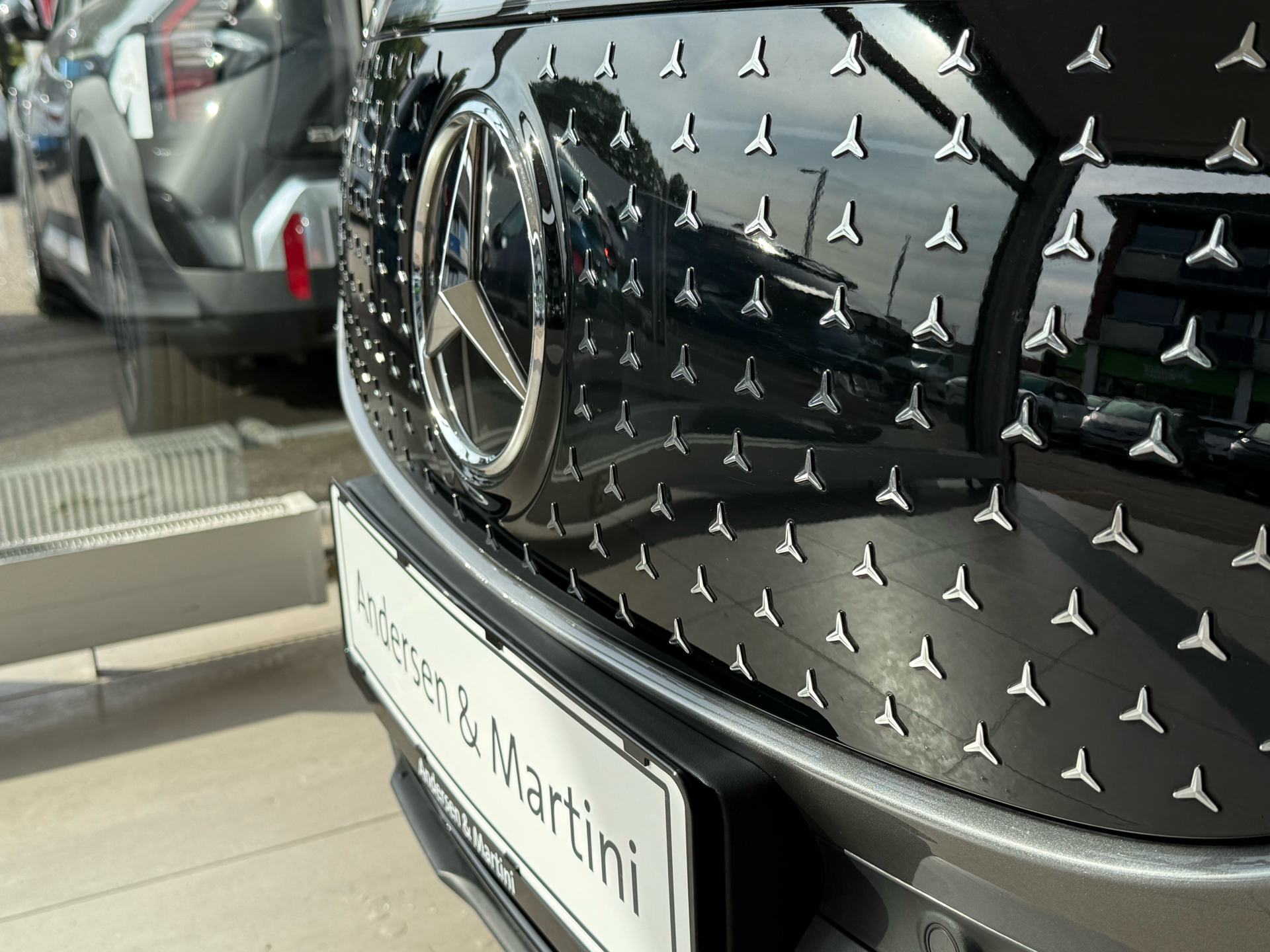 Grå Mercedes EQB 250+ fra 2024