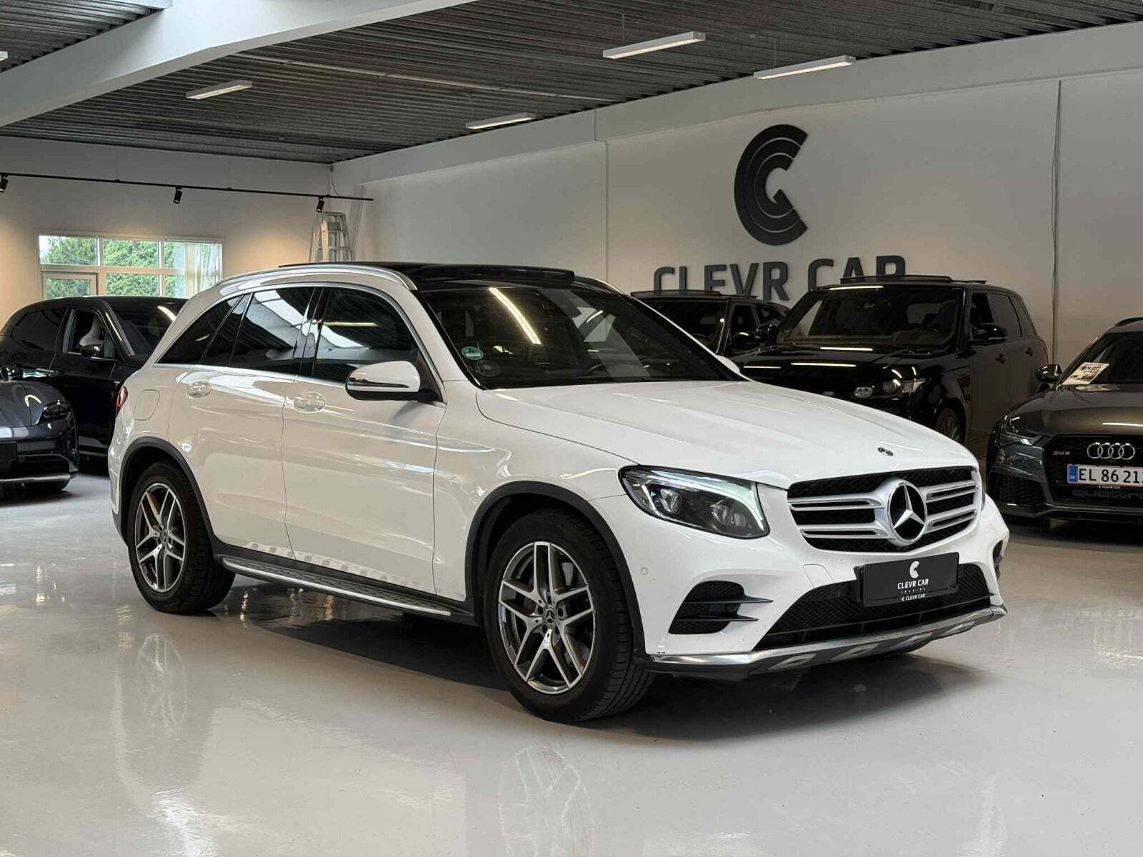 Hvid Mercedes GLC220 d fra 2019 set udefra