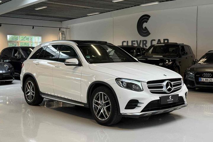Hvid Mercedes GLC220 d fra 2019 set udefra
