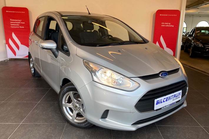 Sølv Ford B-MAX fra 2012 set udefra