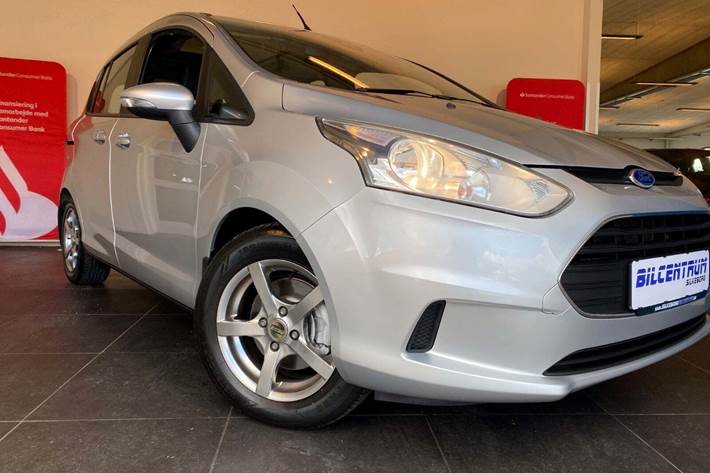 Sølv Ford B-MAX fra 2012 set udefra