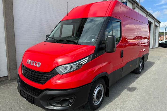 Rød Iveco Daily fra 2020