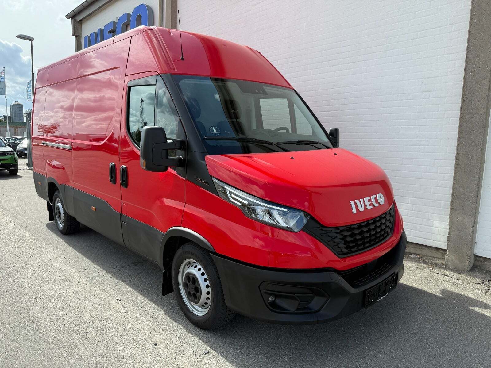 Rød Iveco Daily fra 2020