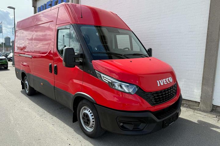 Rød Iveco Daily fra 2020