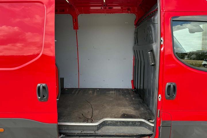 Rød Iveco Daily fra 2020