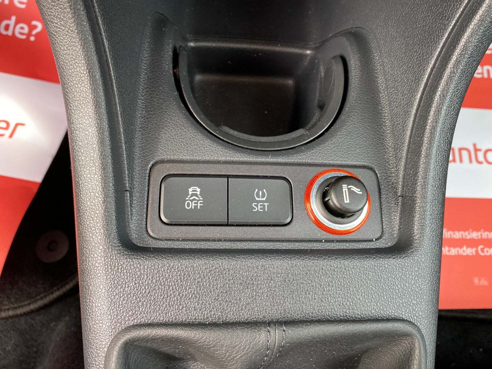 Hvid VW UP! fra 2018 set indefra