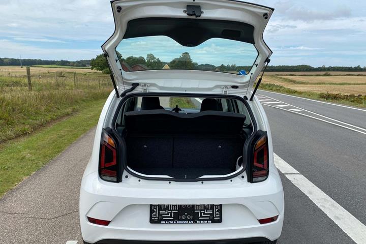 Hvid VW UP! fra 2018 set udefra