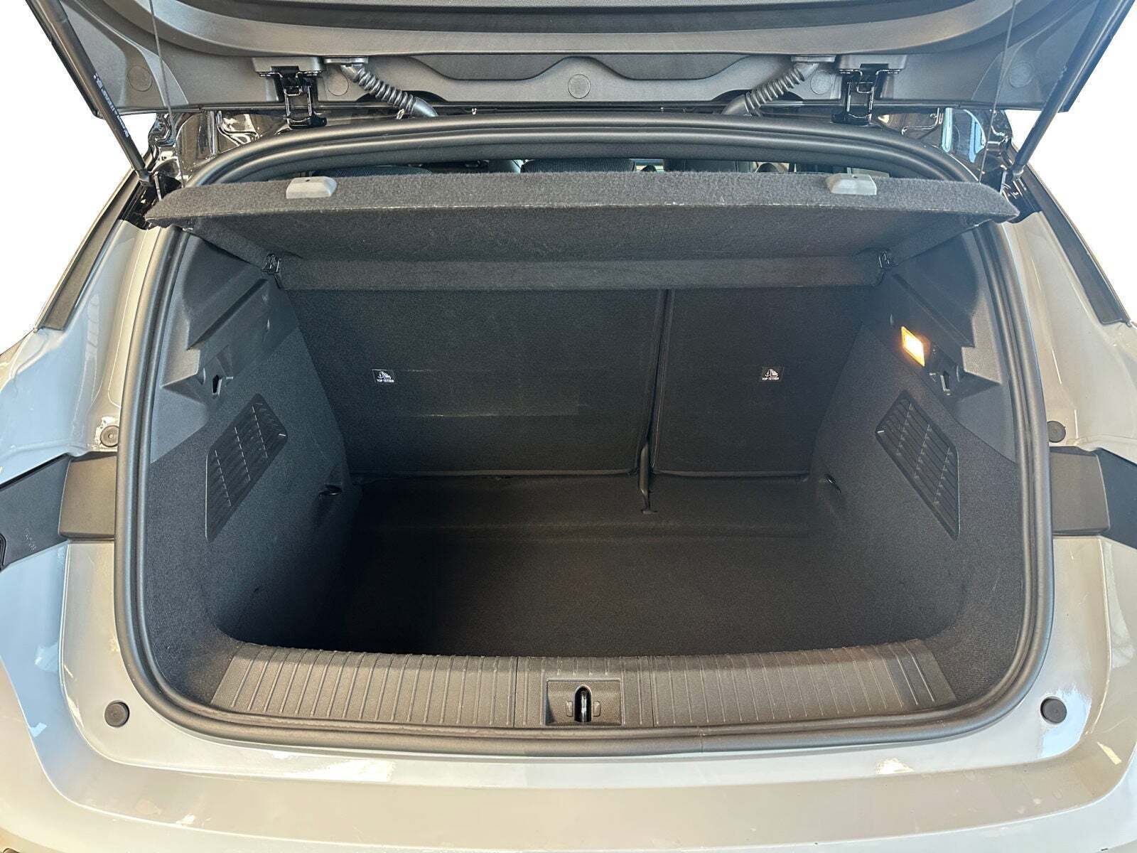 Grå Renault Megane E-Tech fra 2023