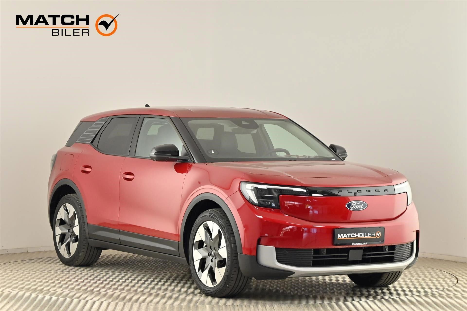 Rød Ford Explorer fra 2024 set udefra