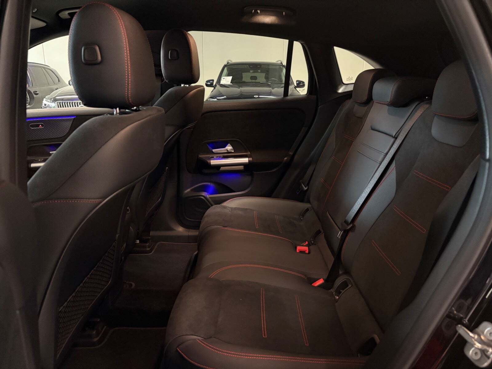 Sort Mercedes EQA350 fra 2024