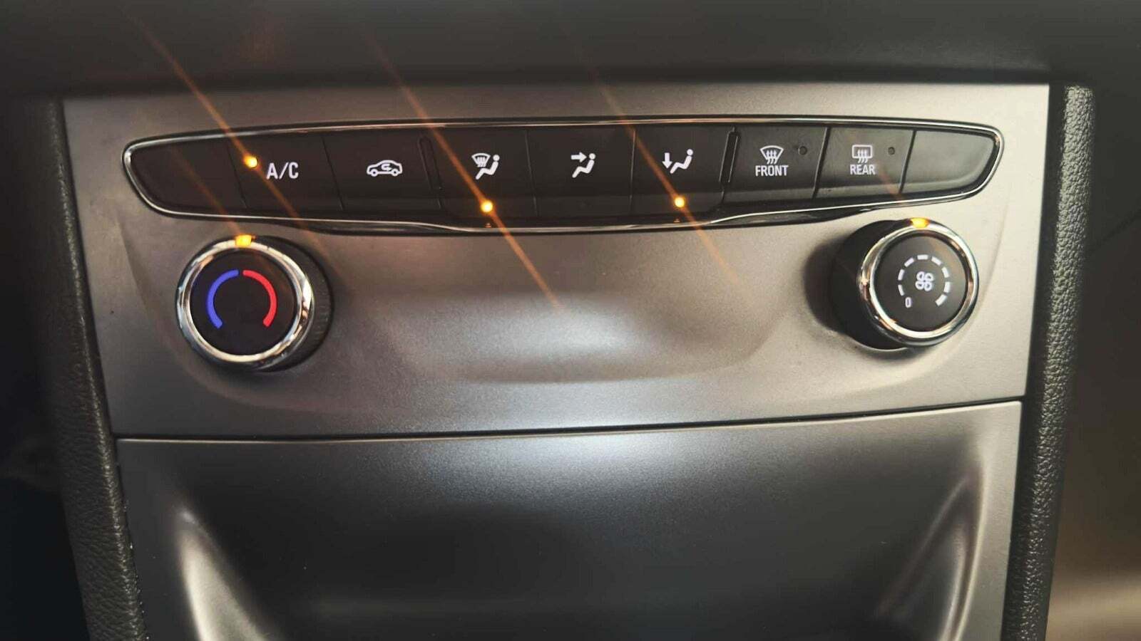 Sølv Opel Astra fra 2016