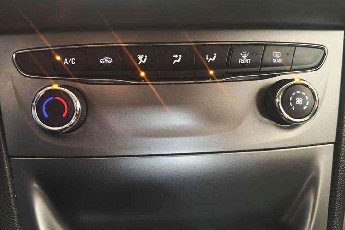 Sølv Opel Astra fra 2016