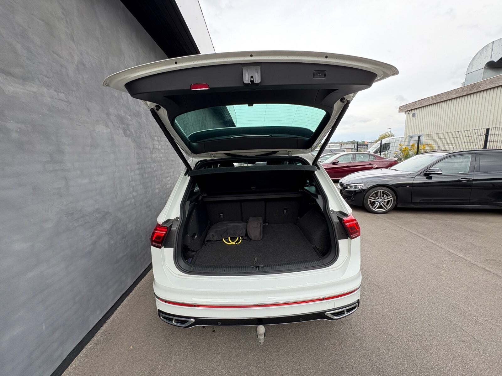 Hvid VW Tiguan fra 2021