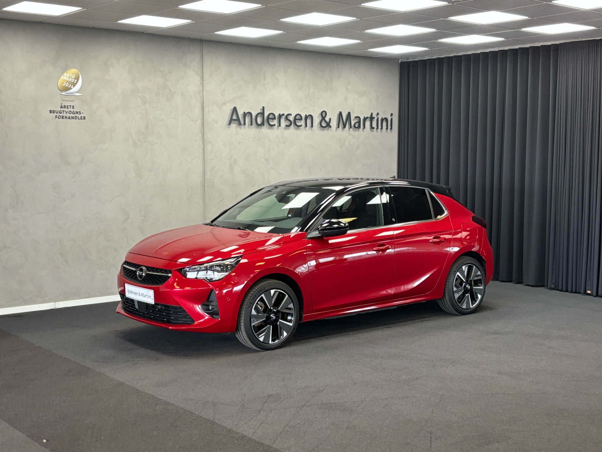 Rød Opel Corsa-e fra 2023 set udefra