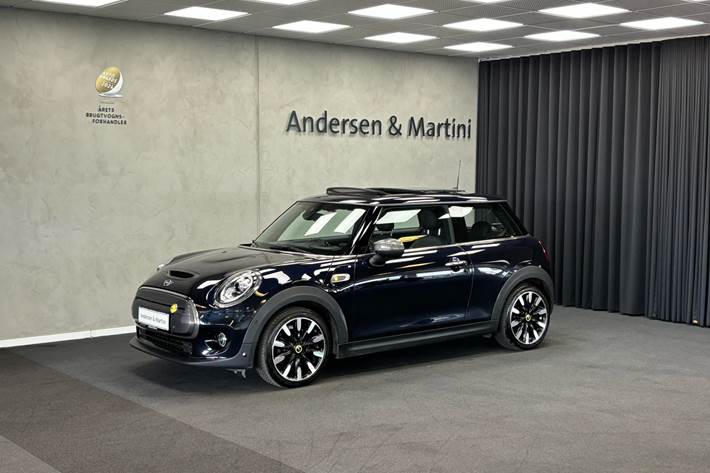 Blå Mini Cooper fra 2020 set udefra