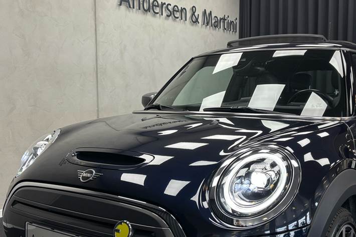 Blå Mini Cooper fra 2020