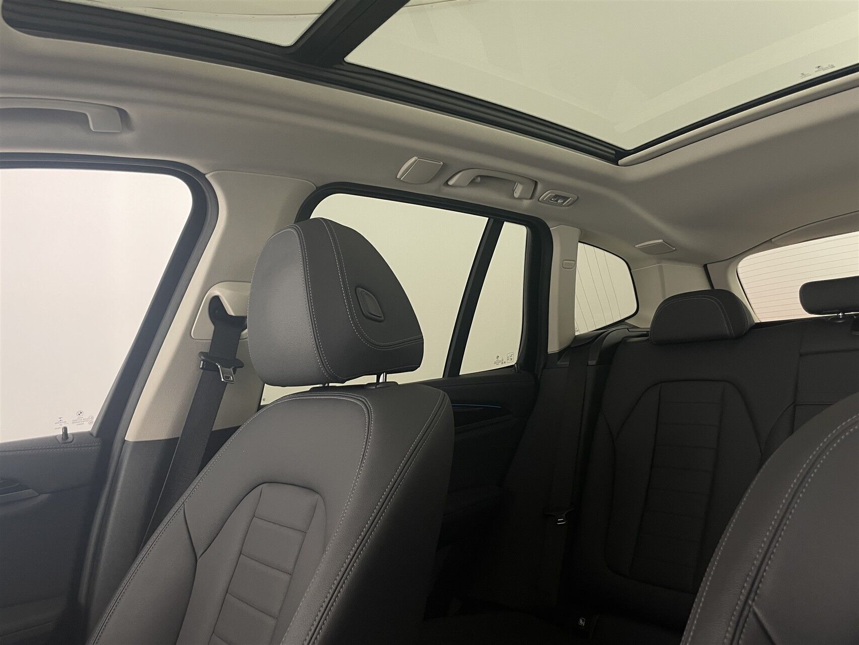 Blå BMW iX3 fra 2021