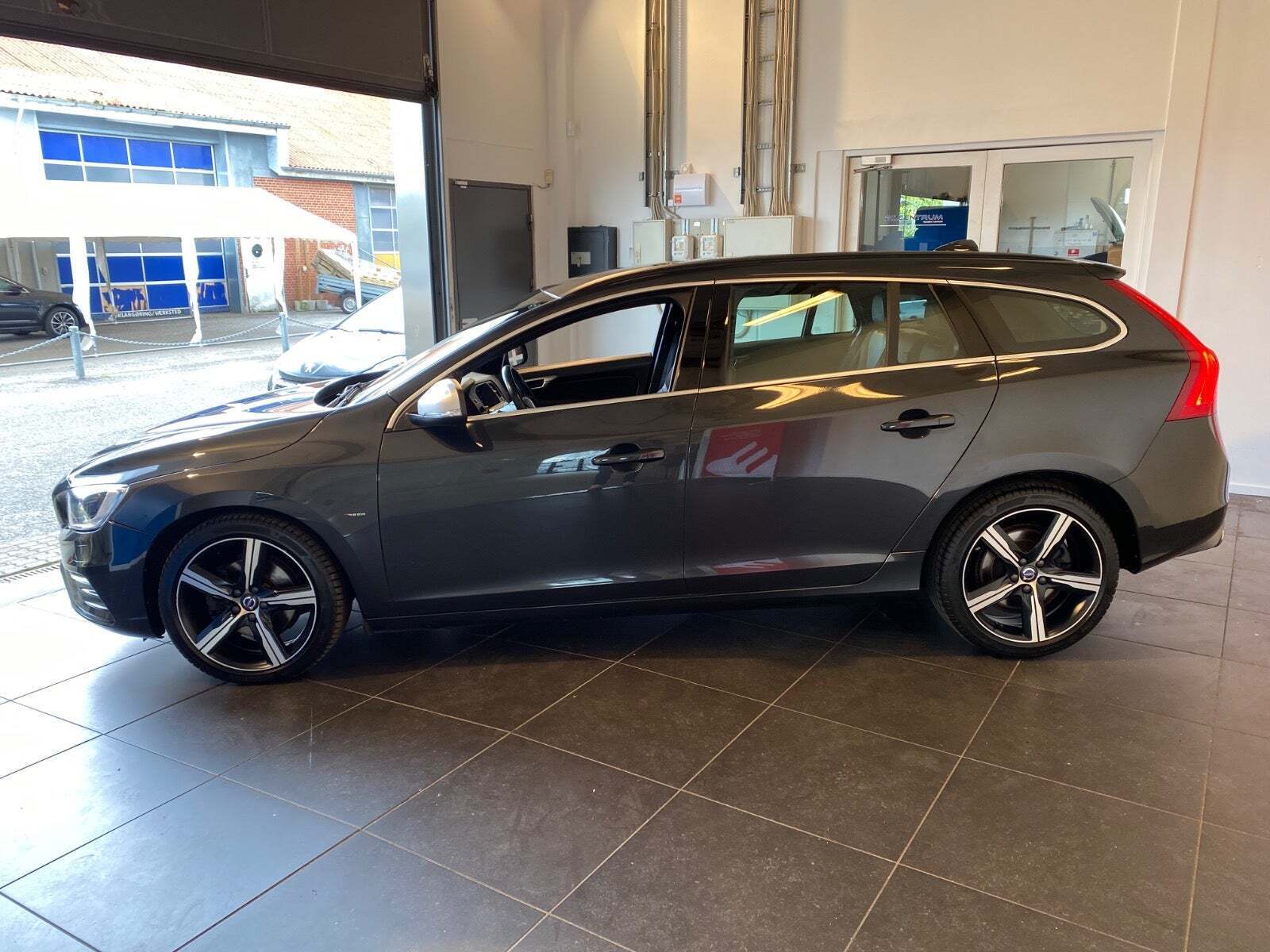 Volvo V60 2,0 D4 190 R-Design aut.