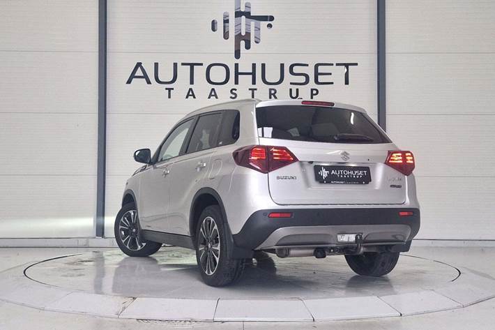 Sølv Suzuki Vitara fra 2022