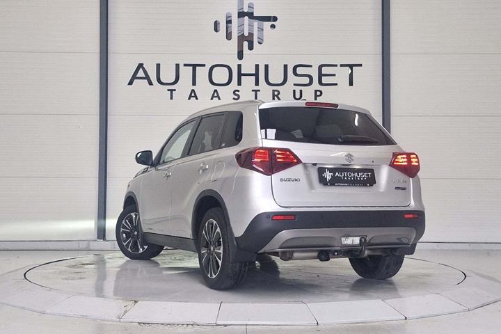 Sølv Suzuki Vitara fra 2022