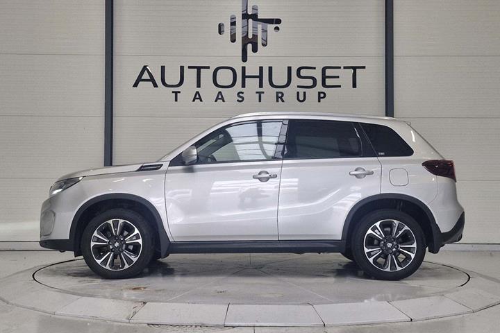 Sølv Suzuki Vitara fra 2022