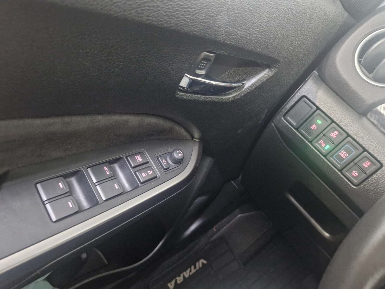 Sølv Suzuki Vitara fra 2022