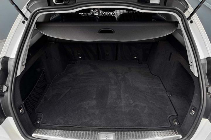 Hvid Mercedes C220 d fra 2020