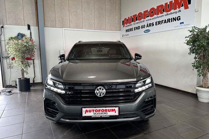 Grå VW Touareg fra 2019