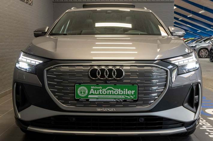 Grå Audi Q4 e-tron fra 2024