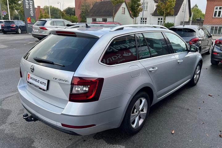 Sølv Skoda Octavia fra 2018