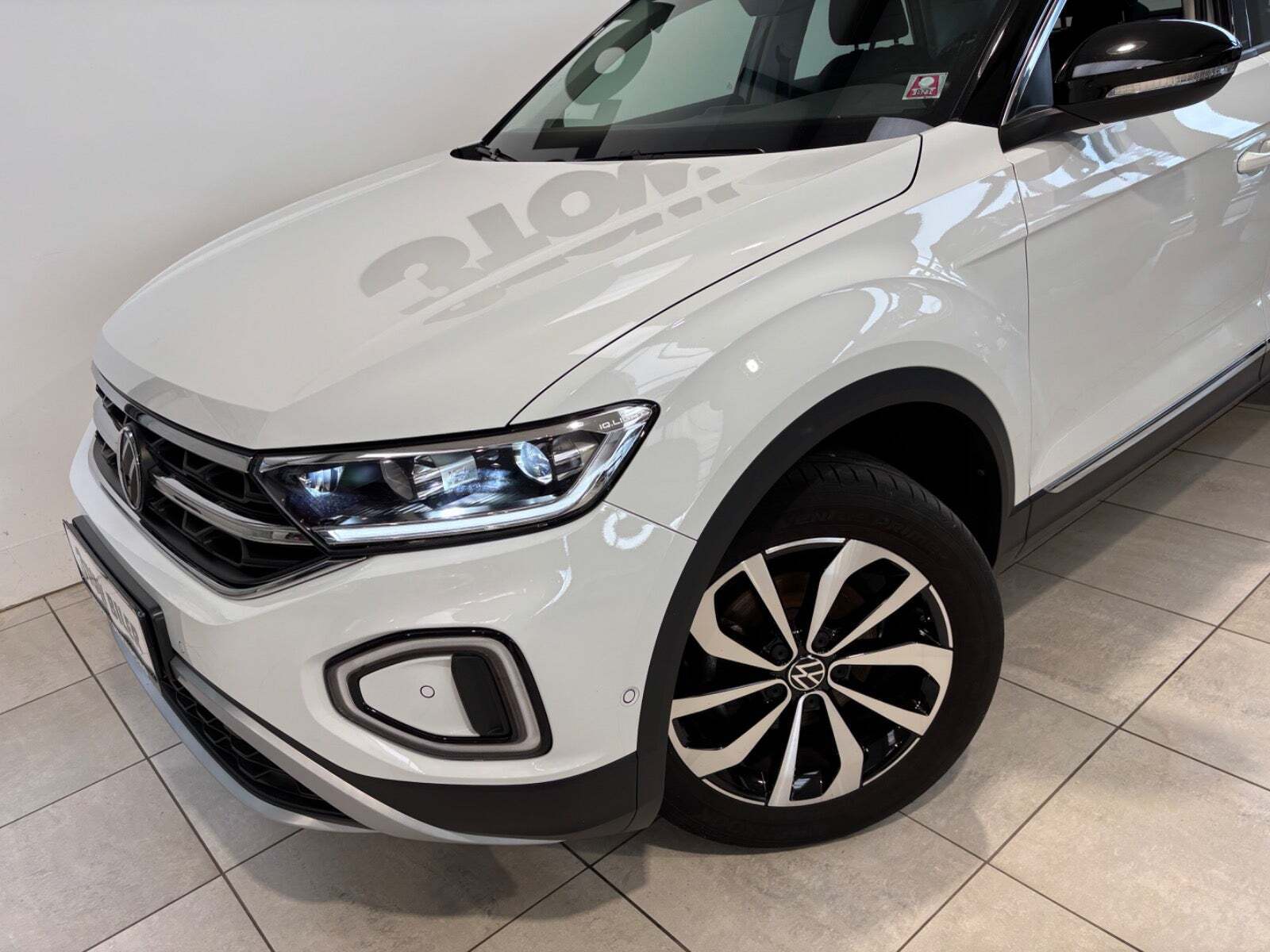 Hvid VW T-Roc fra 2023