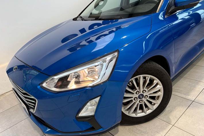Blå Ford Focus fra 2019