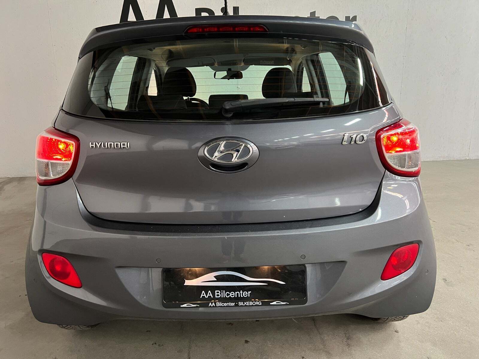 Grå Hyundai i10 fra 2015