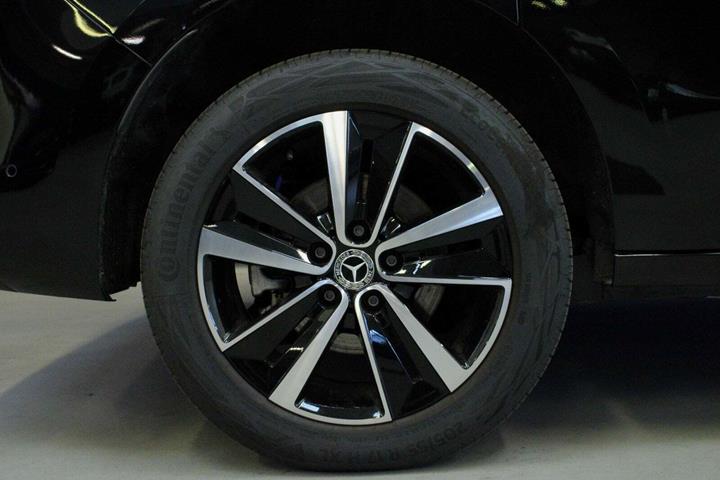 Sort Mercedes EQT200 fra 2024 set udefra
