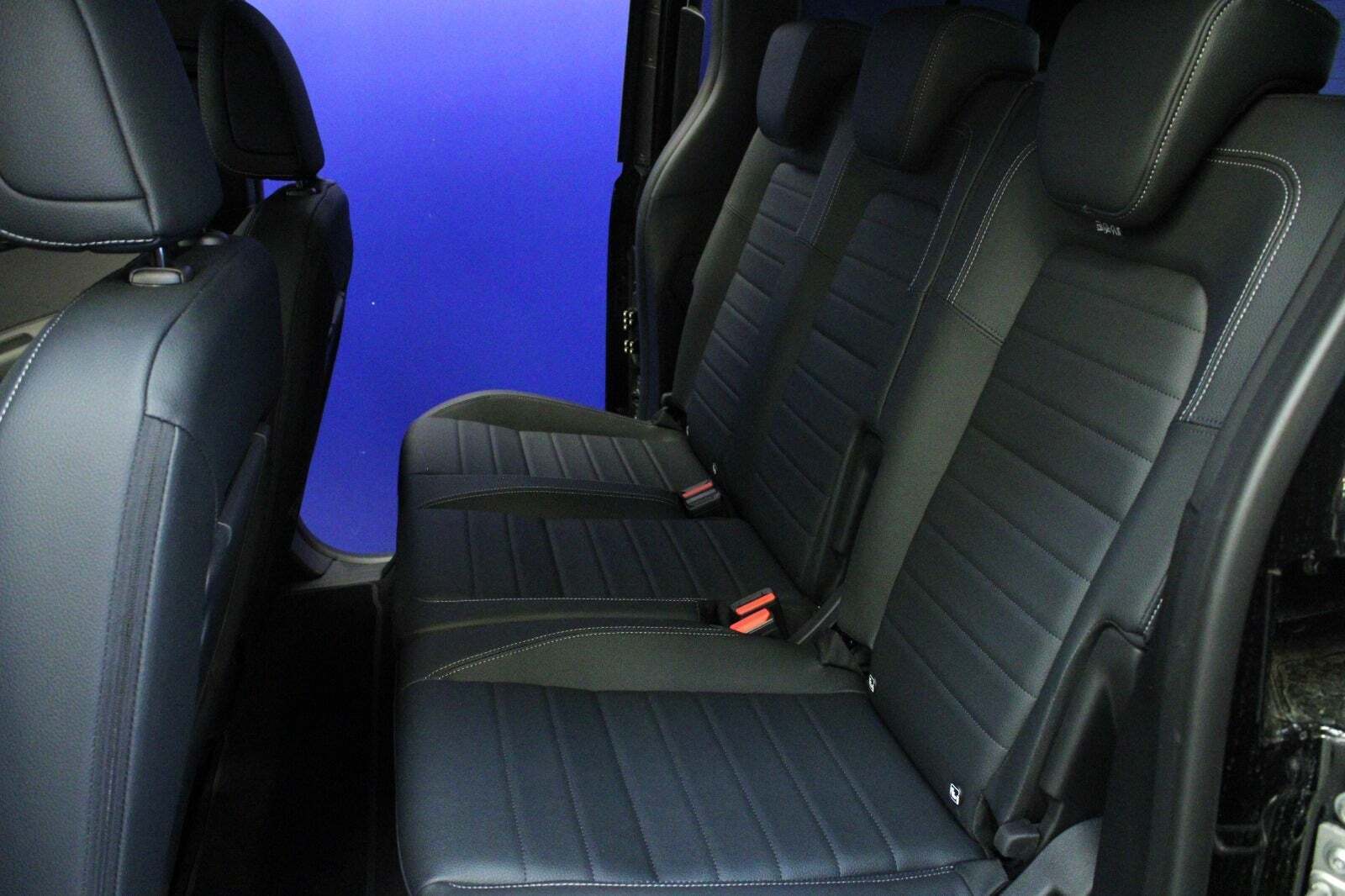 Sort Mercedes EQT200 fra 2024 set indefra