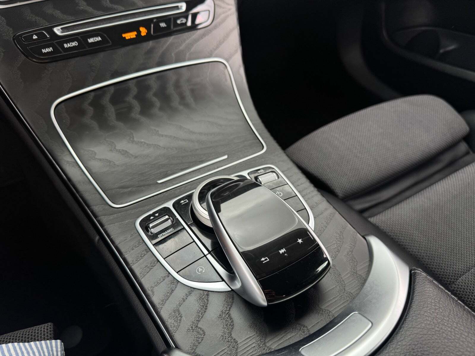 Grå Mercedes C220 d fra 2017