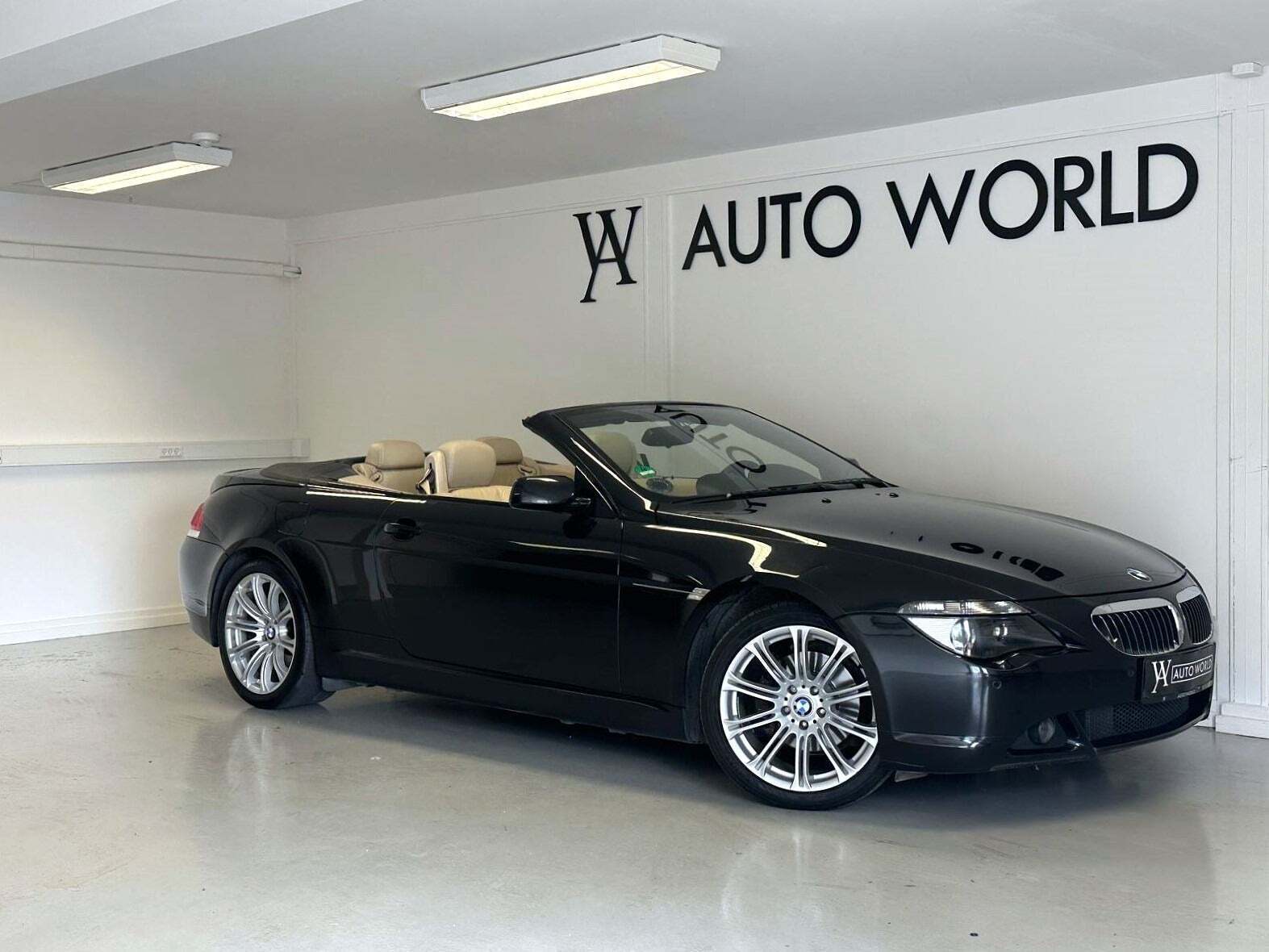 Sort BMW 630i fra 2007 set udefra