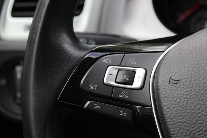 Grå VW Golf VII fra 2015